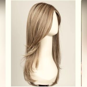 New never worn Raquel Welch scene stealer Women's Wig